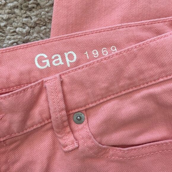 GAP 1969 girlfriend cropped jeans color is Soft - Picture 4 of 10